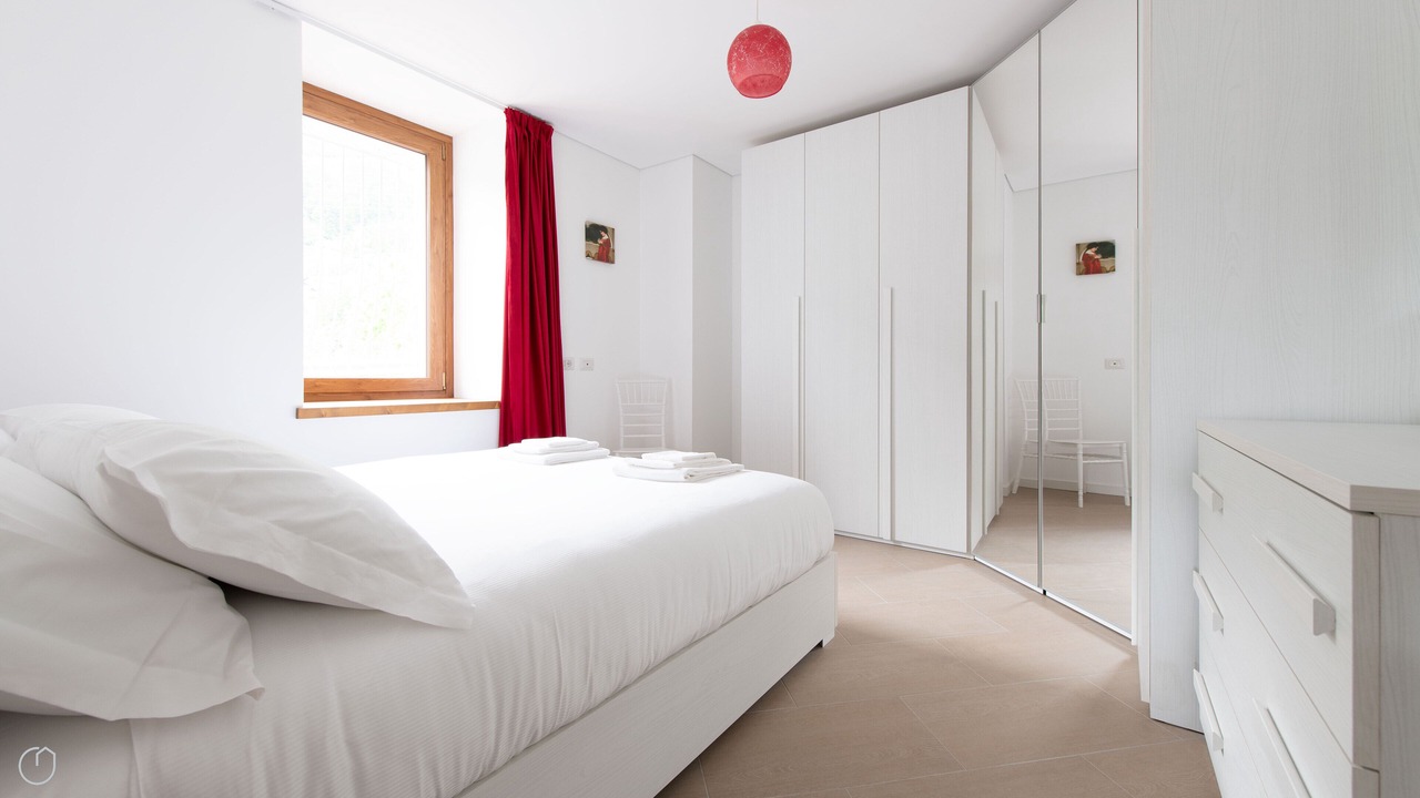 Photo of Bedroom in Tola