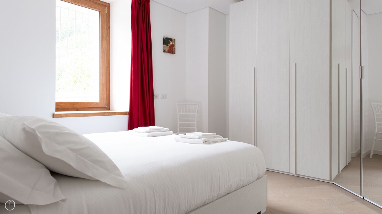Photo of Bedroom in Tola