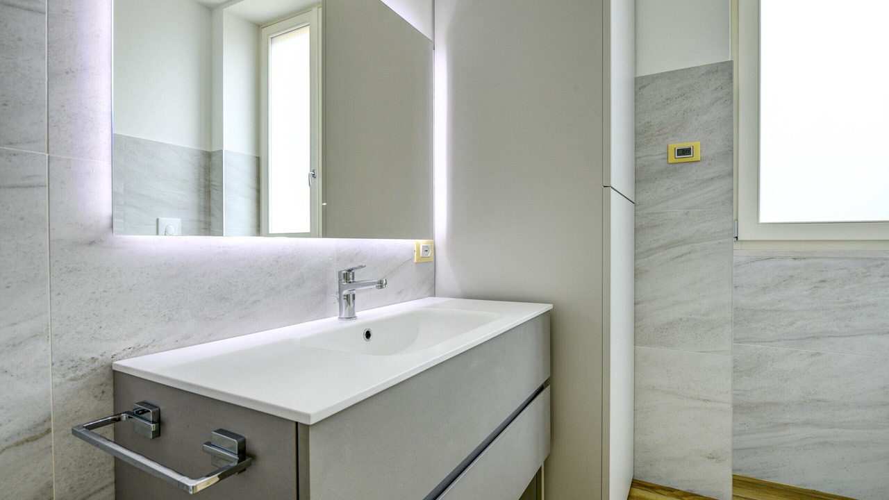 Photo of Bathroom in Desenzano del Garda City Centre