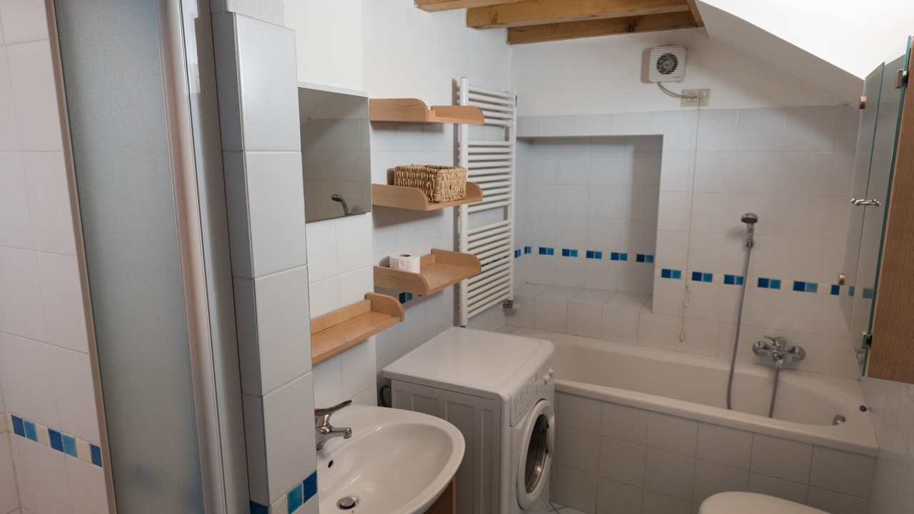 Photo of Bathroom in Lovere Old Town