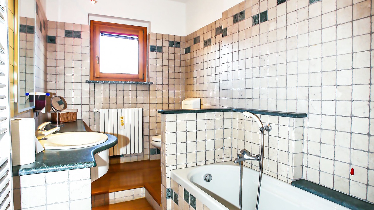 Photo of Bathroom in Colico Piano