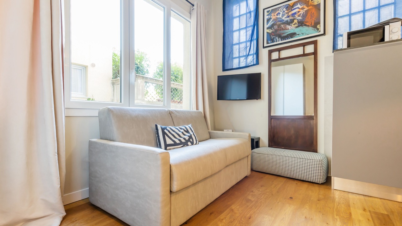 Photo of Livingroom in Magenta