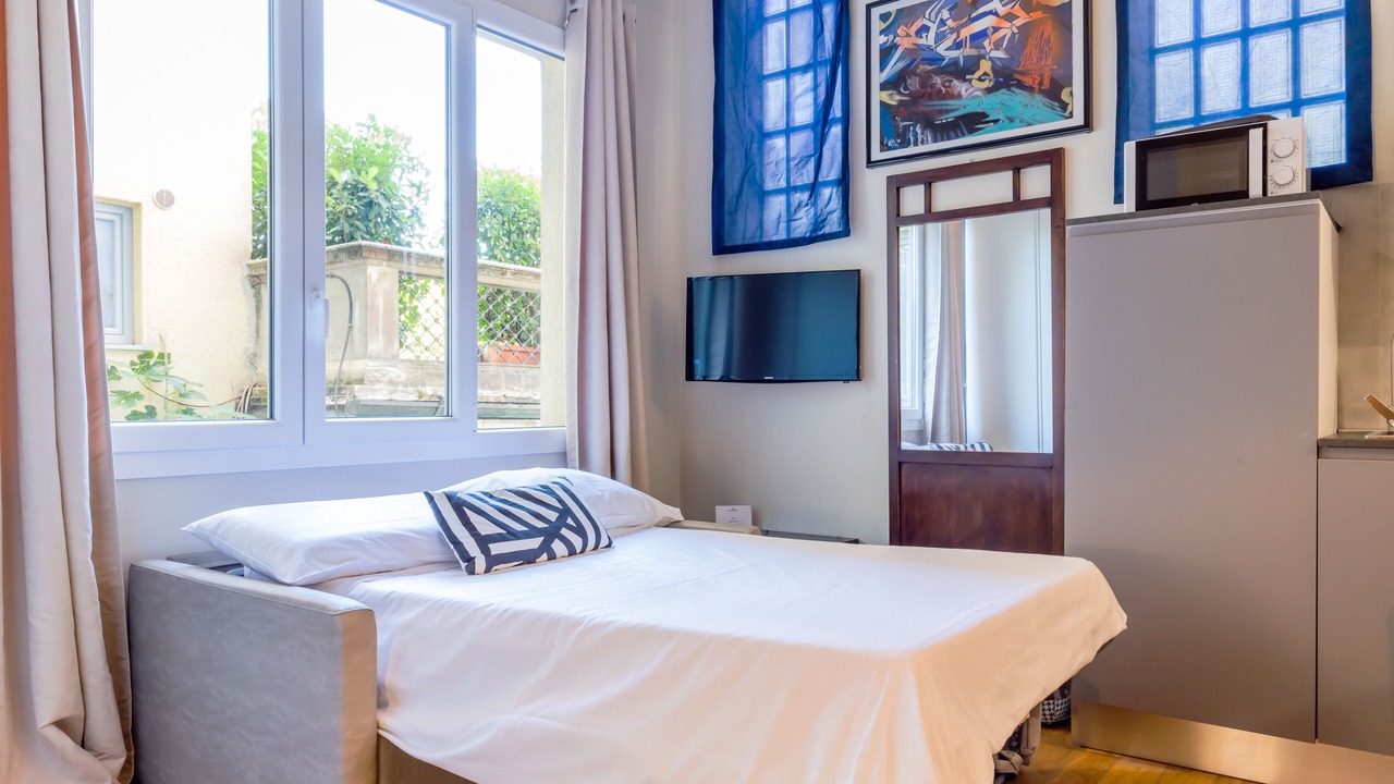 Photo of Bedroom in Magenta