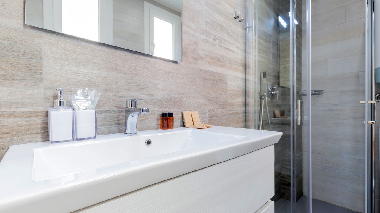 Photo of Bathroom in Magenta