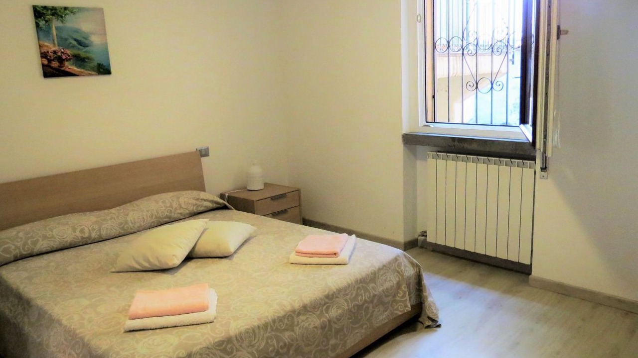 Photo of Bedroom in Lovere Old Town