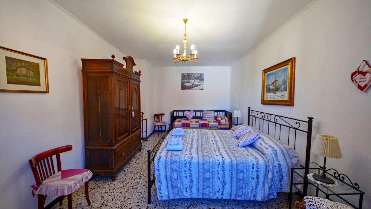 Photo of Bedroom in Mandello del Lario