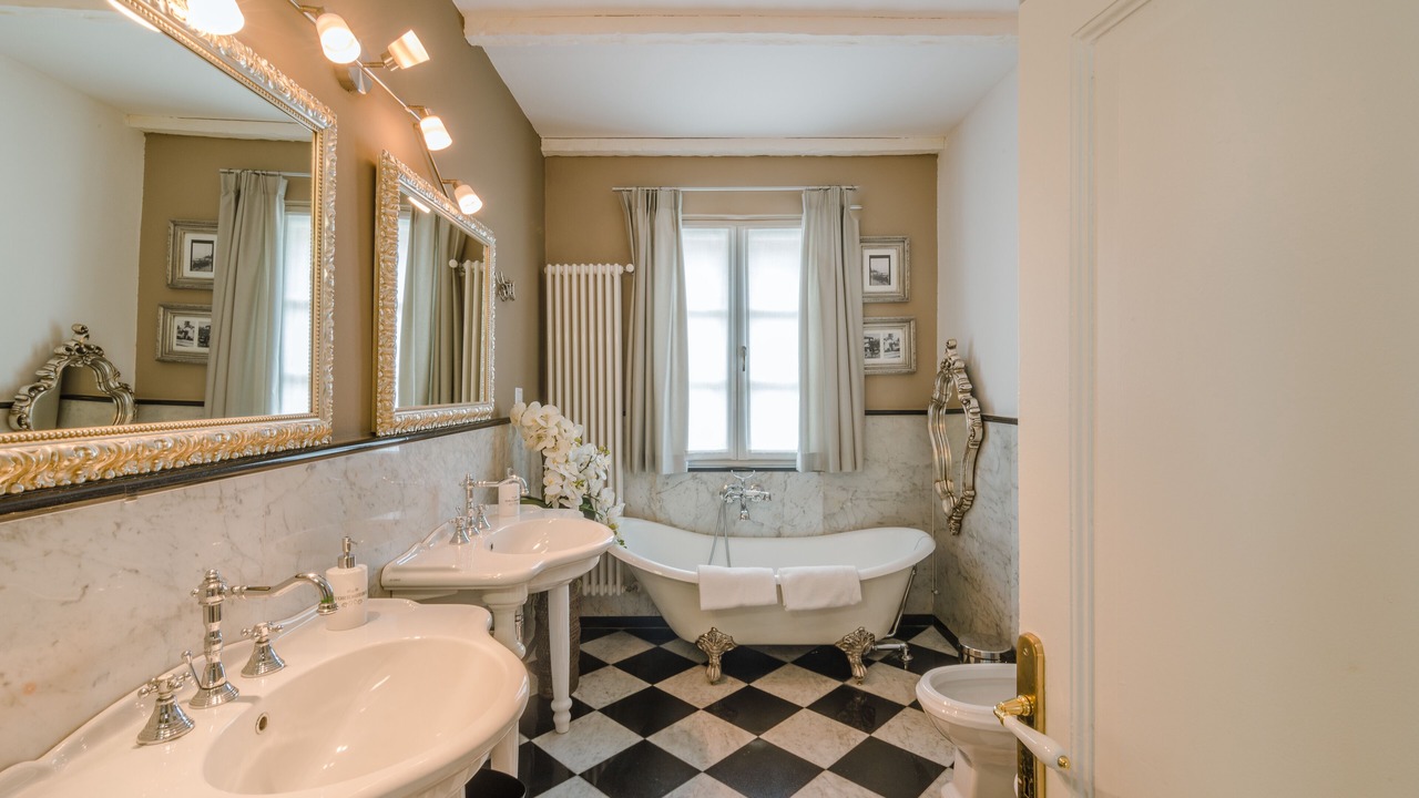 Photo of Bathroom in Menaggio