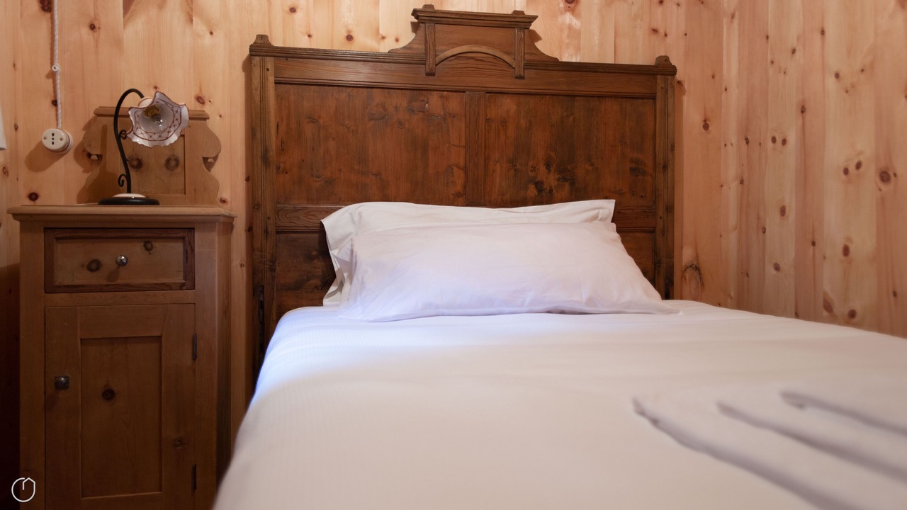Photo of Bedroom in Tola