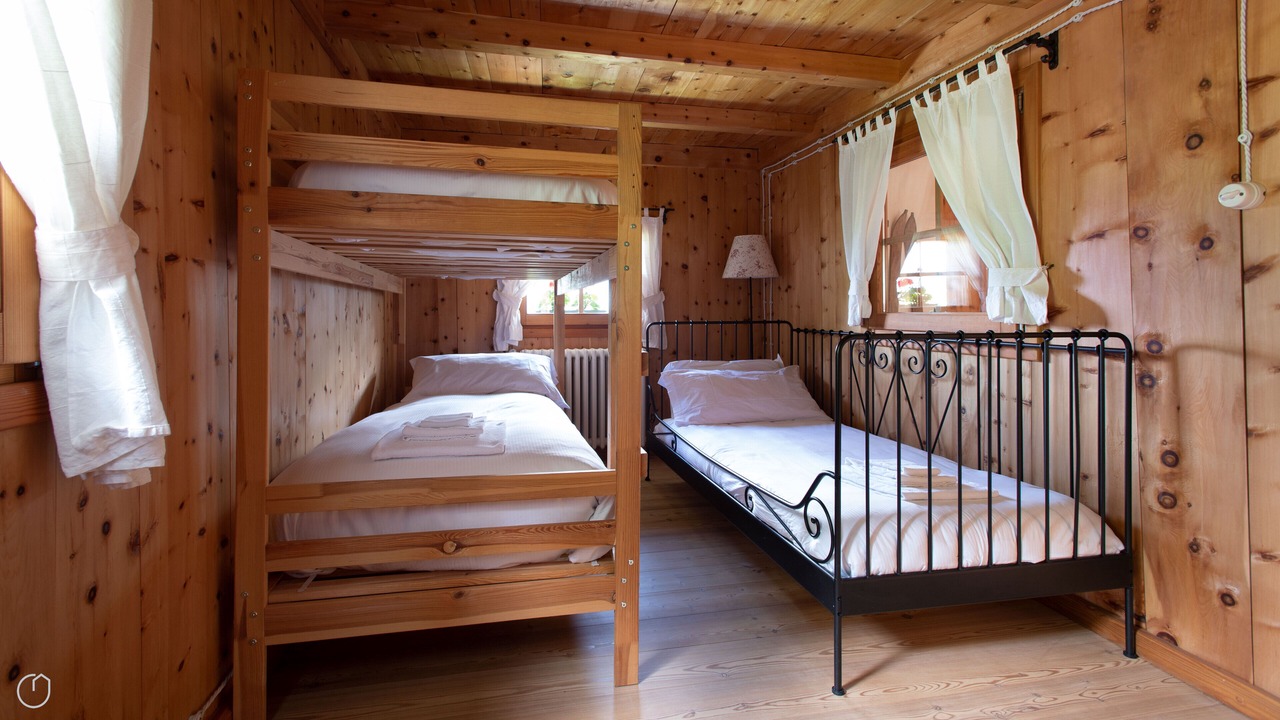Photo of Bedroom in Tola
