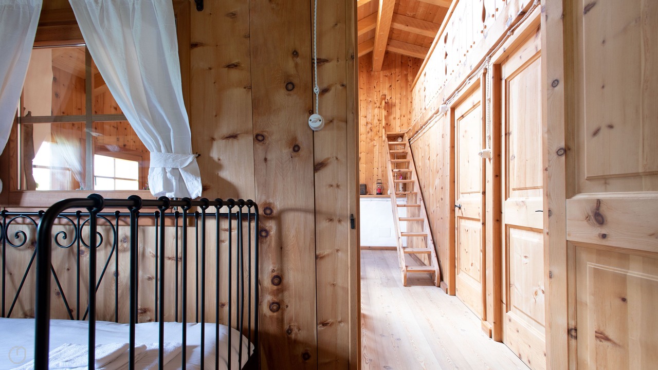 Photo of Bedroom in Tola
