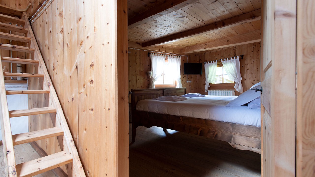 Photo of Bedroom in Tola
