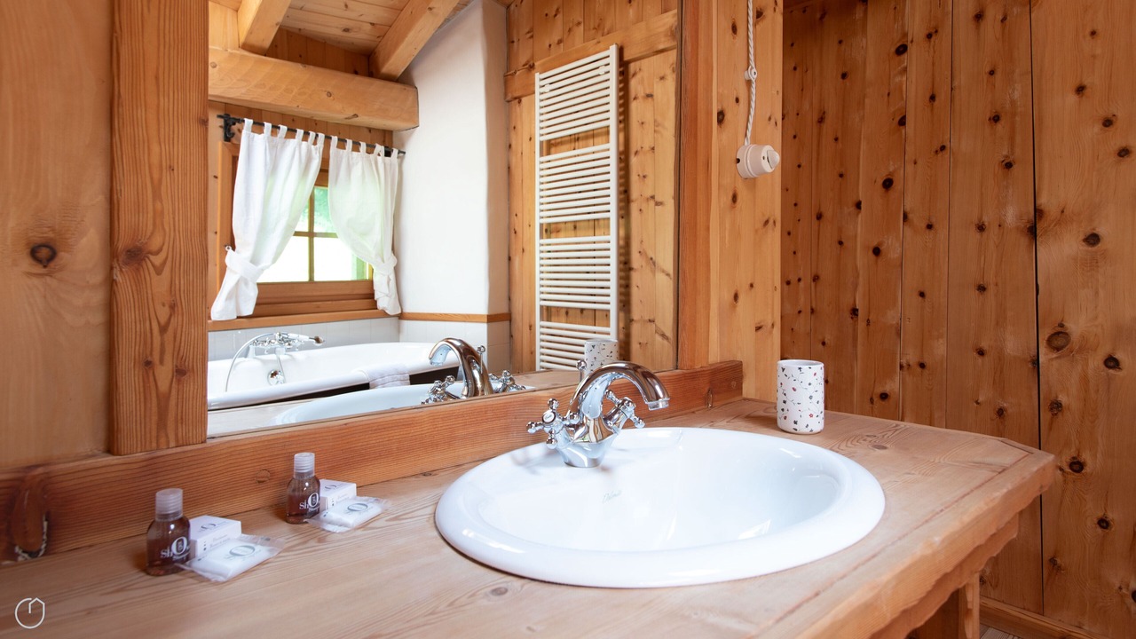 Photo of Bathroom in Tola