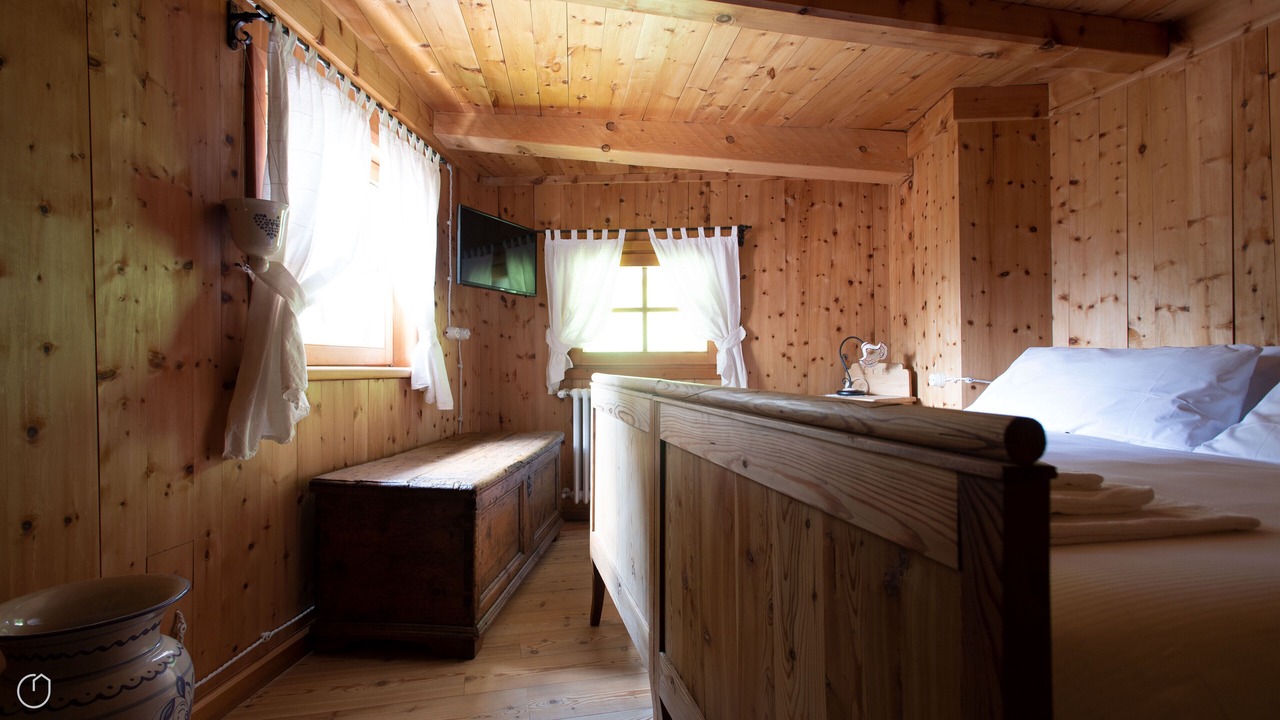 Photo of Bedroom in Tola