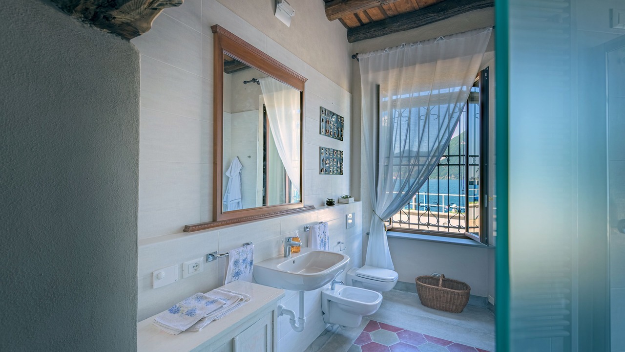 Photo of Bathroom in Marone