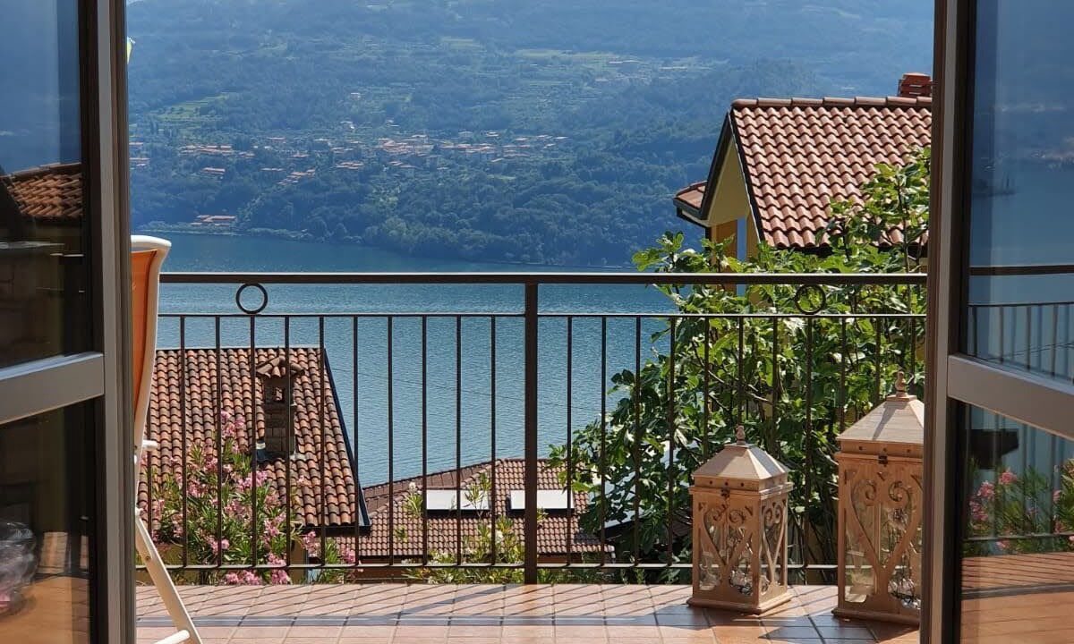 Photo of Patio Balcony in Tavernola Bergamasca