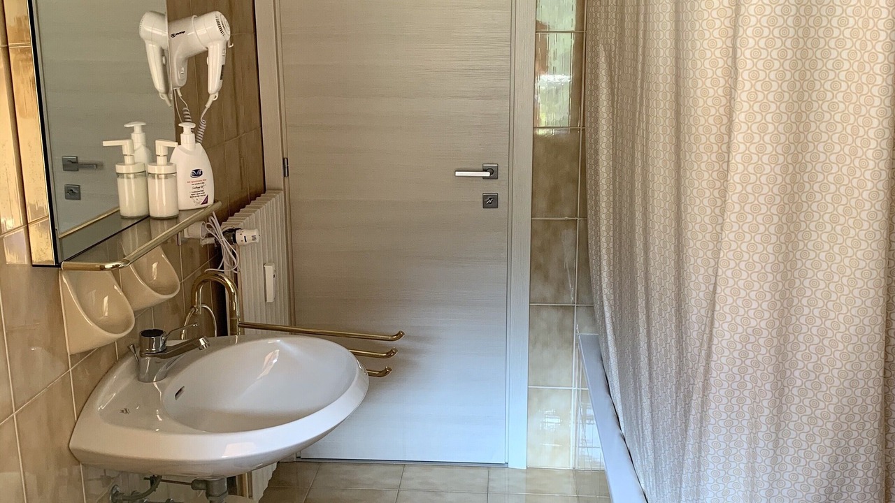 Photo of Bathroom in Cadenabbia