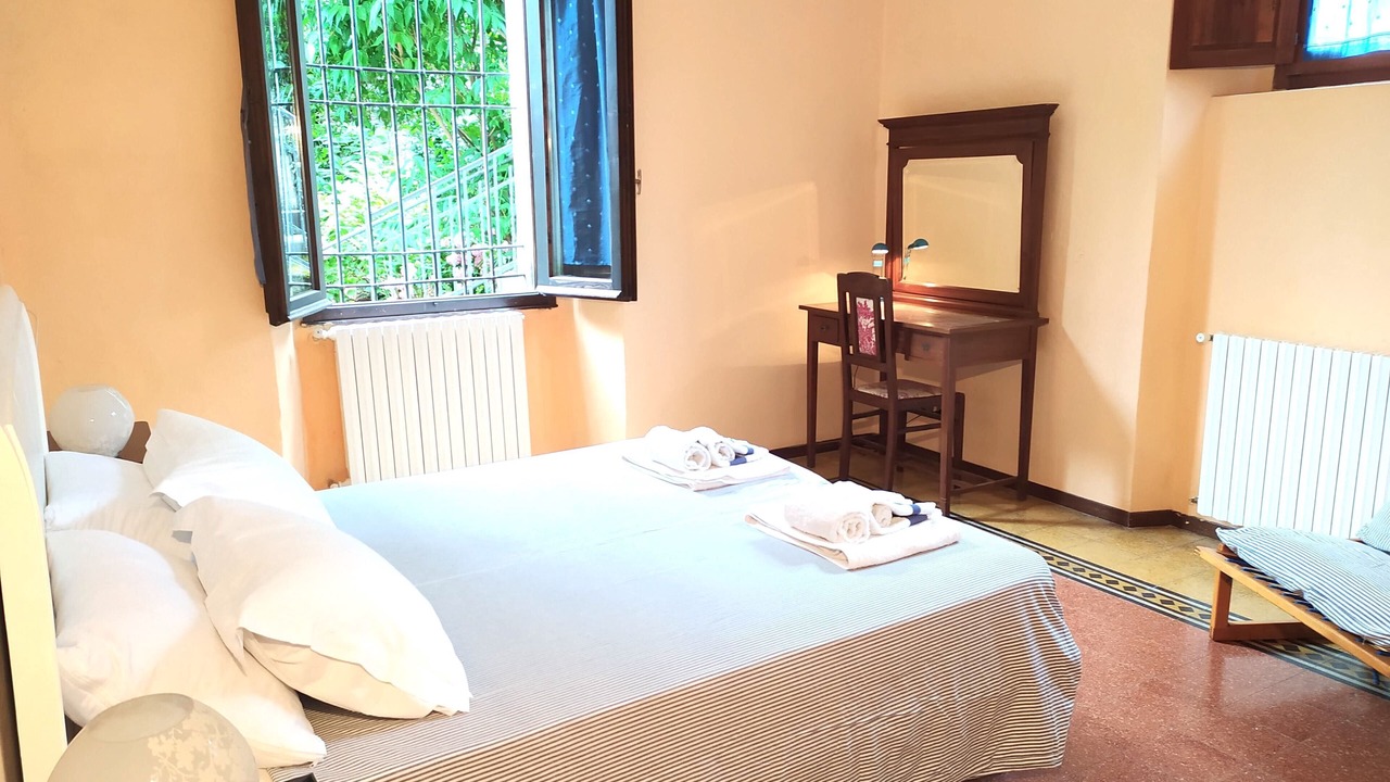 Photo of Bedroom in Sale Marasino