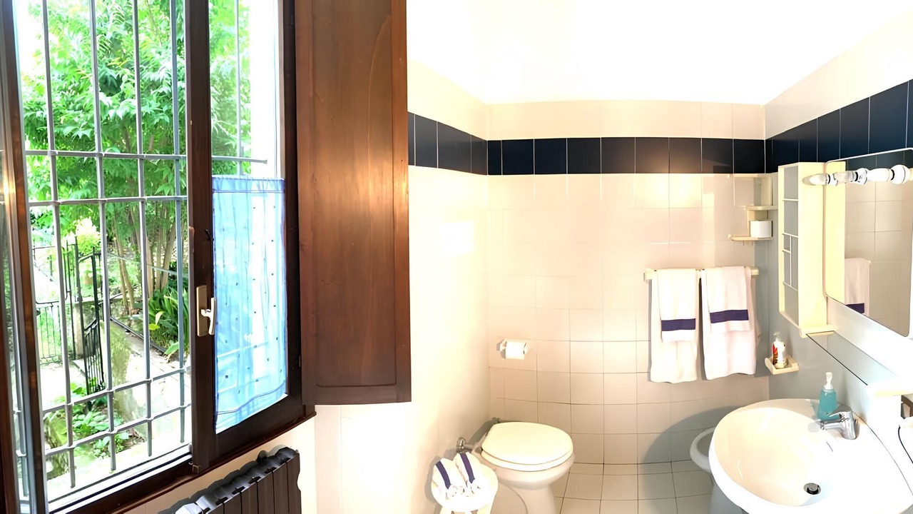 Photo of Bathroom in Sale Marasino