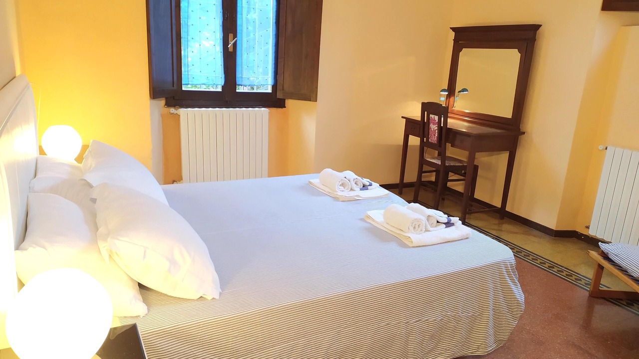Photo of Bedroom in Sale Marasino