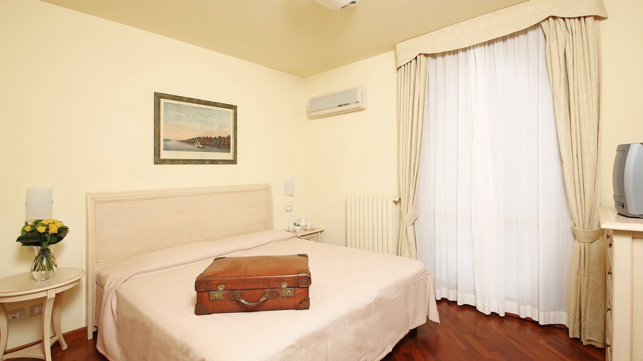 Photo of Bedroom in Gardone Riviera