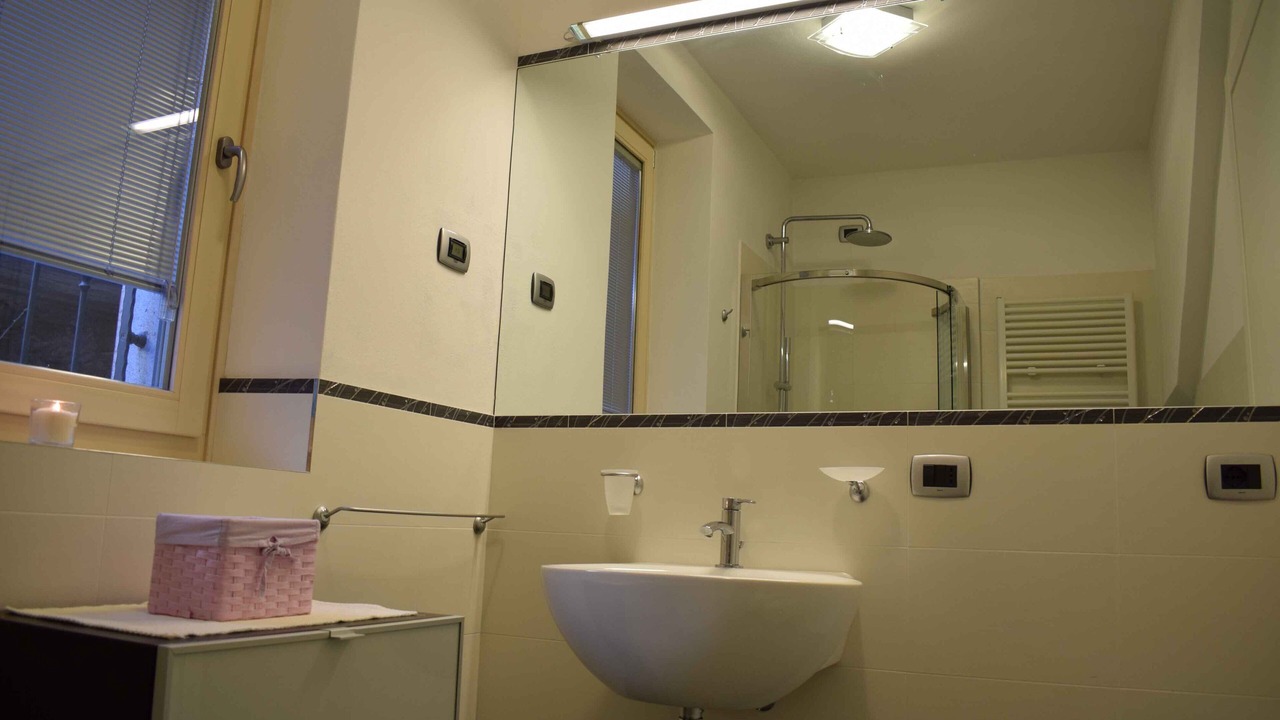 Photo of Bathroom in Calozzo