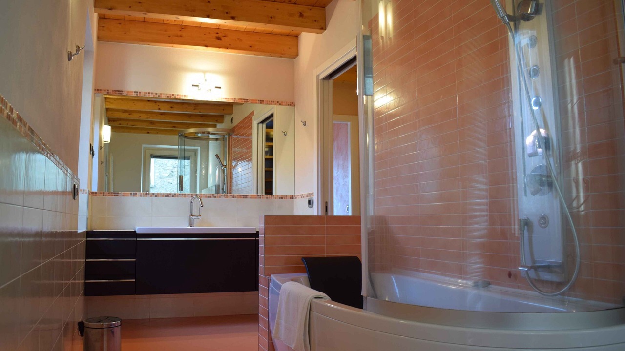 Photo of Bathroom in Calozzo