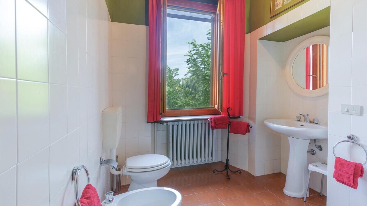 Photo of Bathroom in Goito