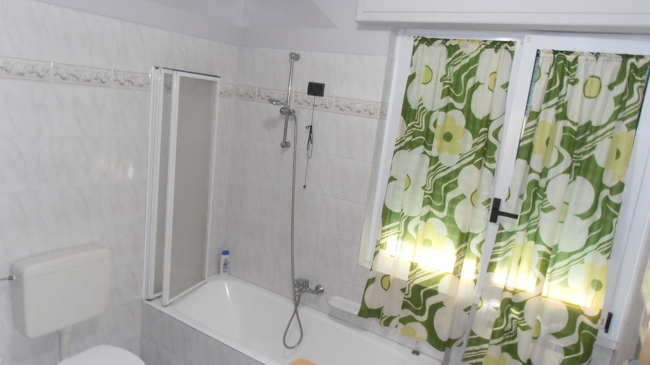 Photo of Bathroom in Sale Marasino