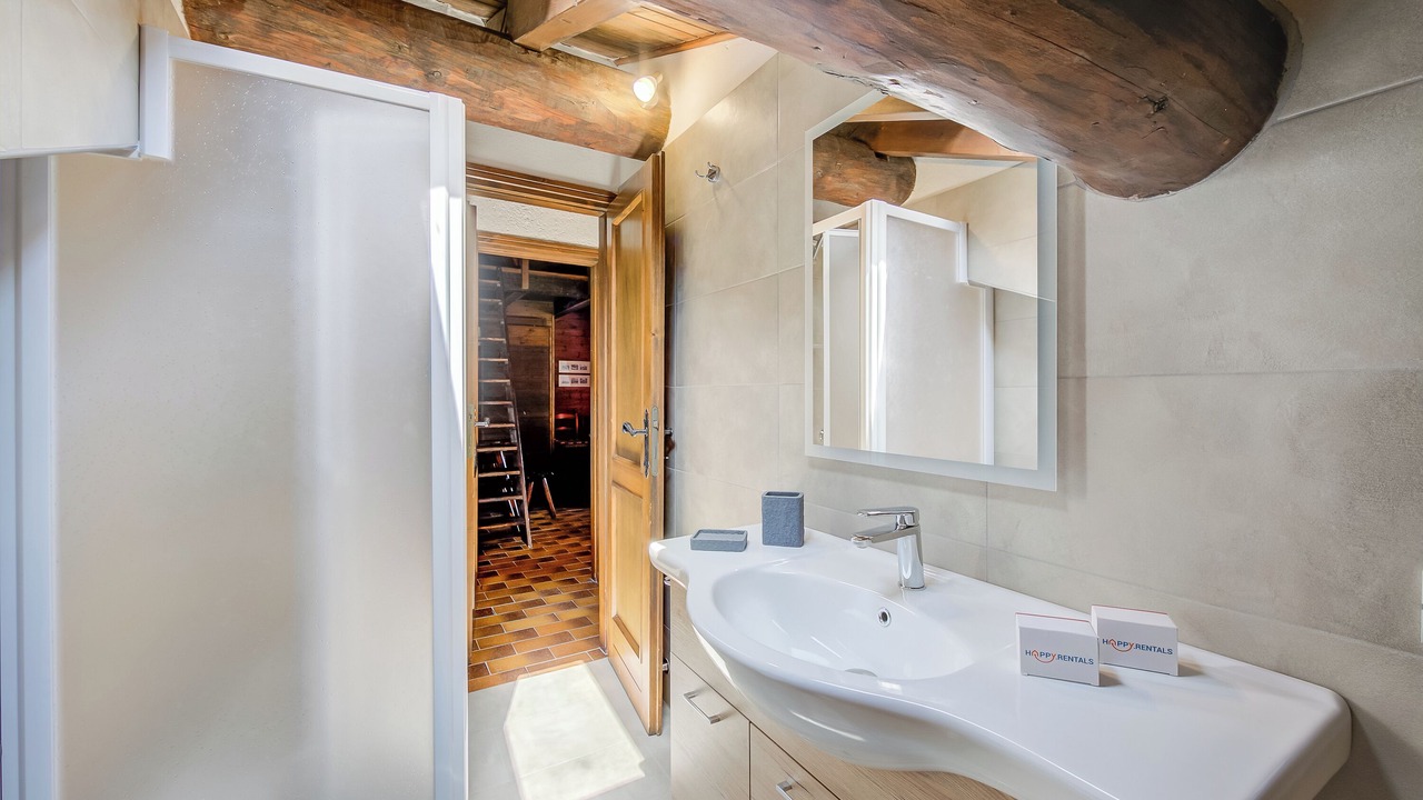 Photo of Bathroom in Teola