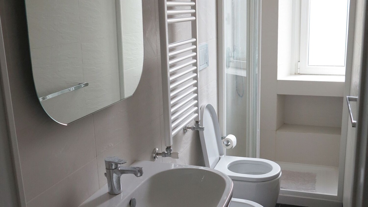 Photo of Bathroom in Tricolore