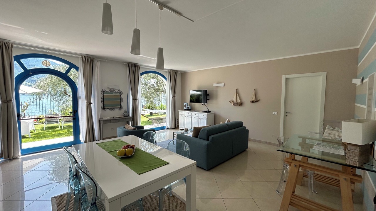 Photo of Livingroom in Peschiera Maraglio
