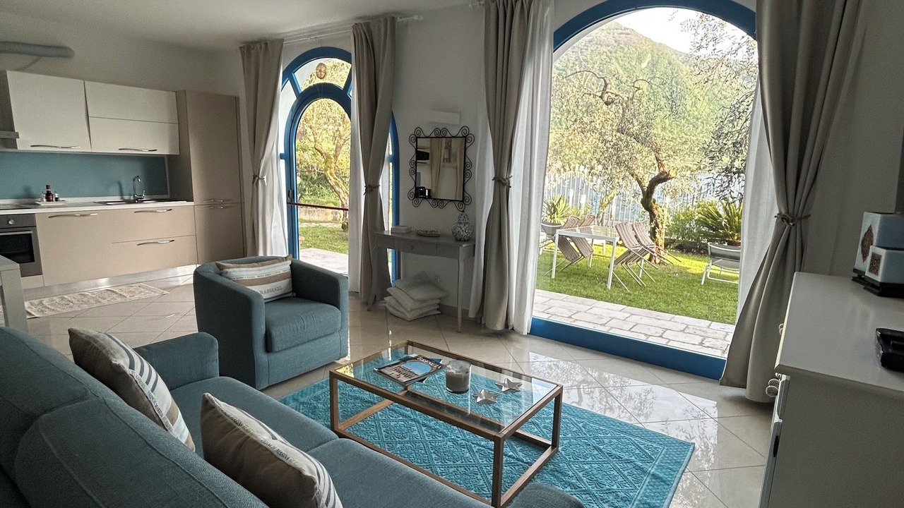 Photo of Livingroom in Peschiera Maraglio