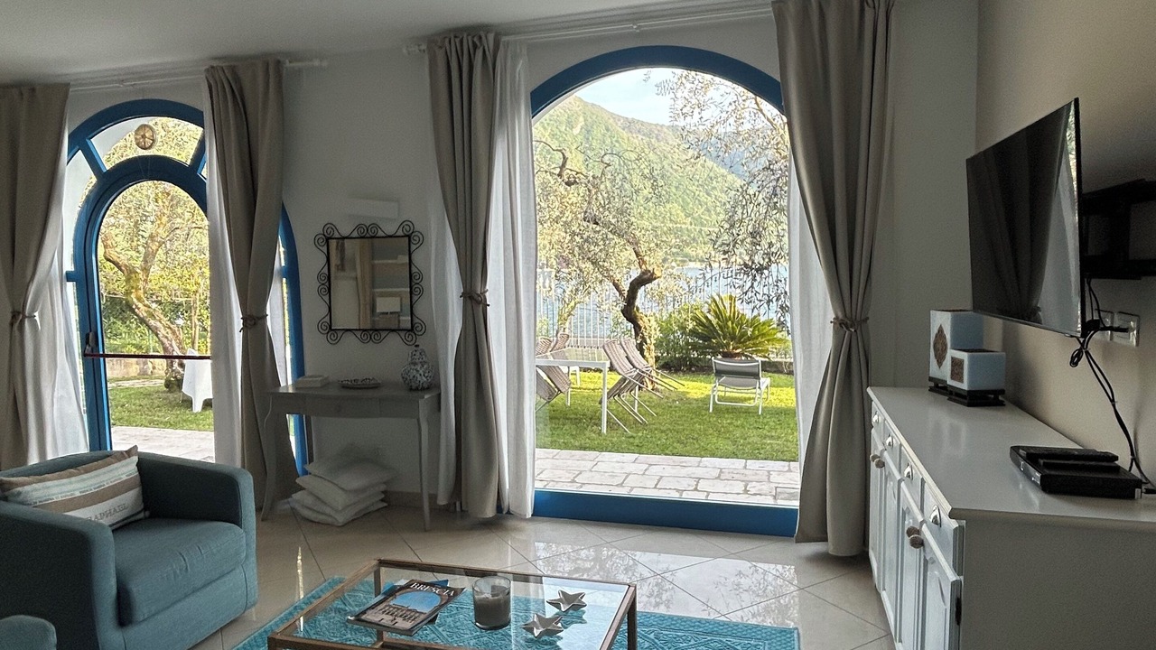 Photo of Livingroom in Peschiera Maraglio
