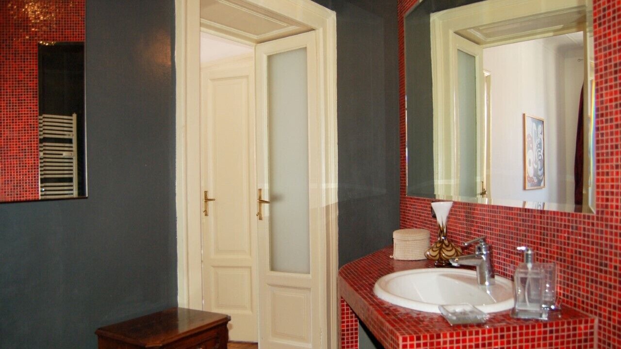 Photo of Bathroom in Magenta