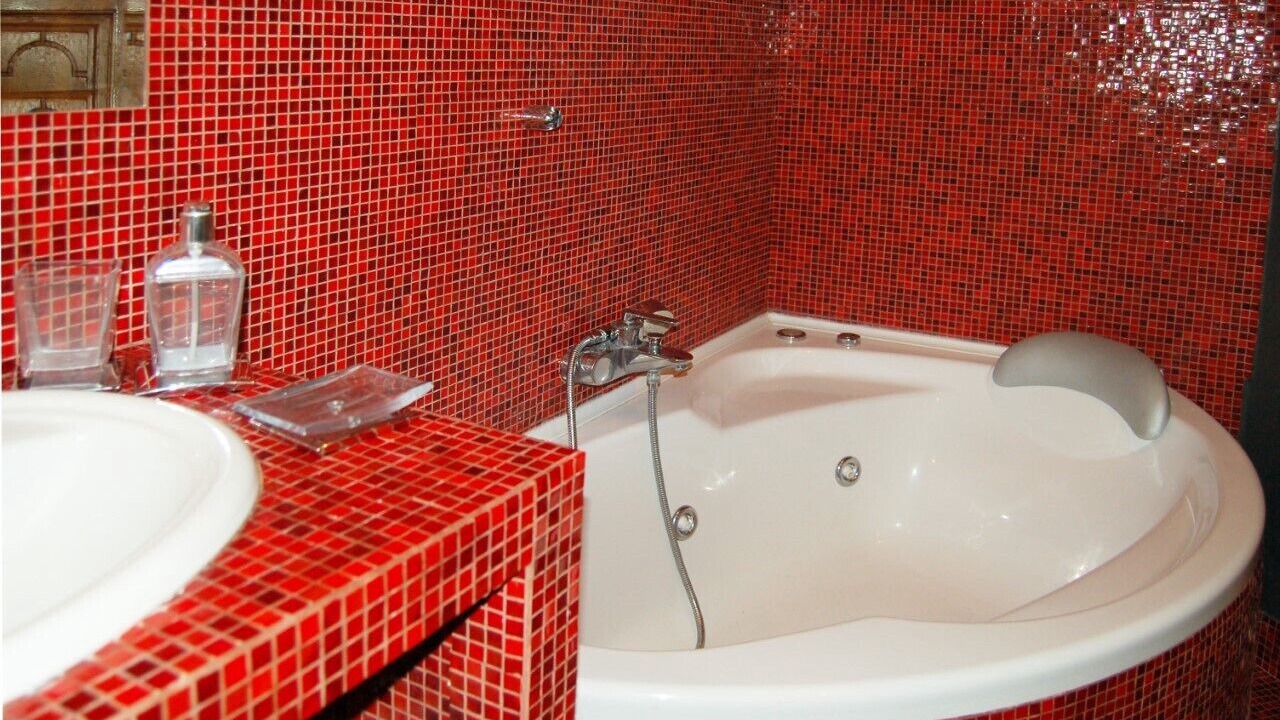 Photo of Bathroom in Magenta