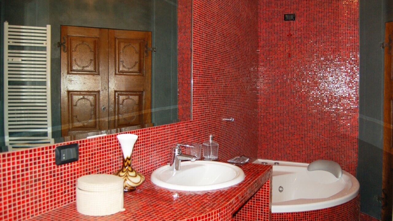 Photo of Bathroom in Magenta