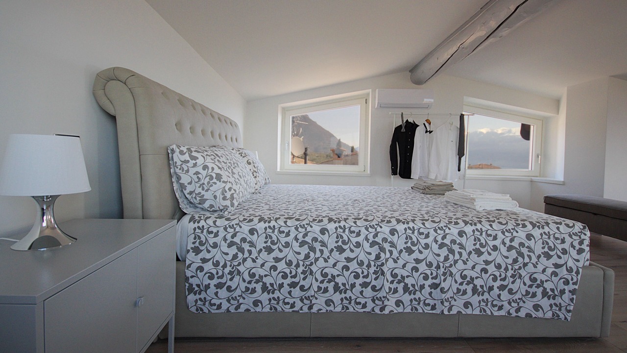 Photo of Bedroom in Toscolano Maderno