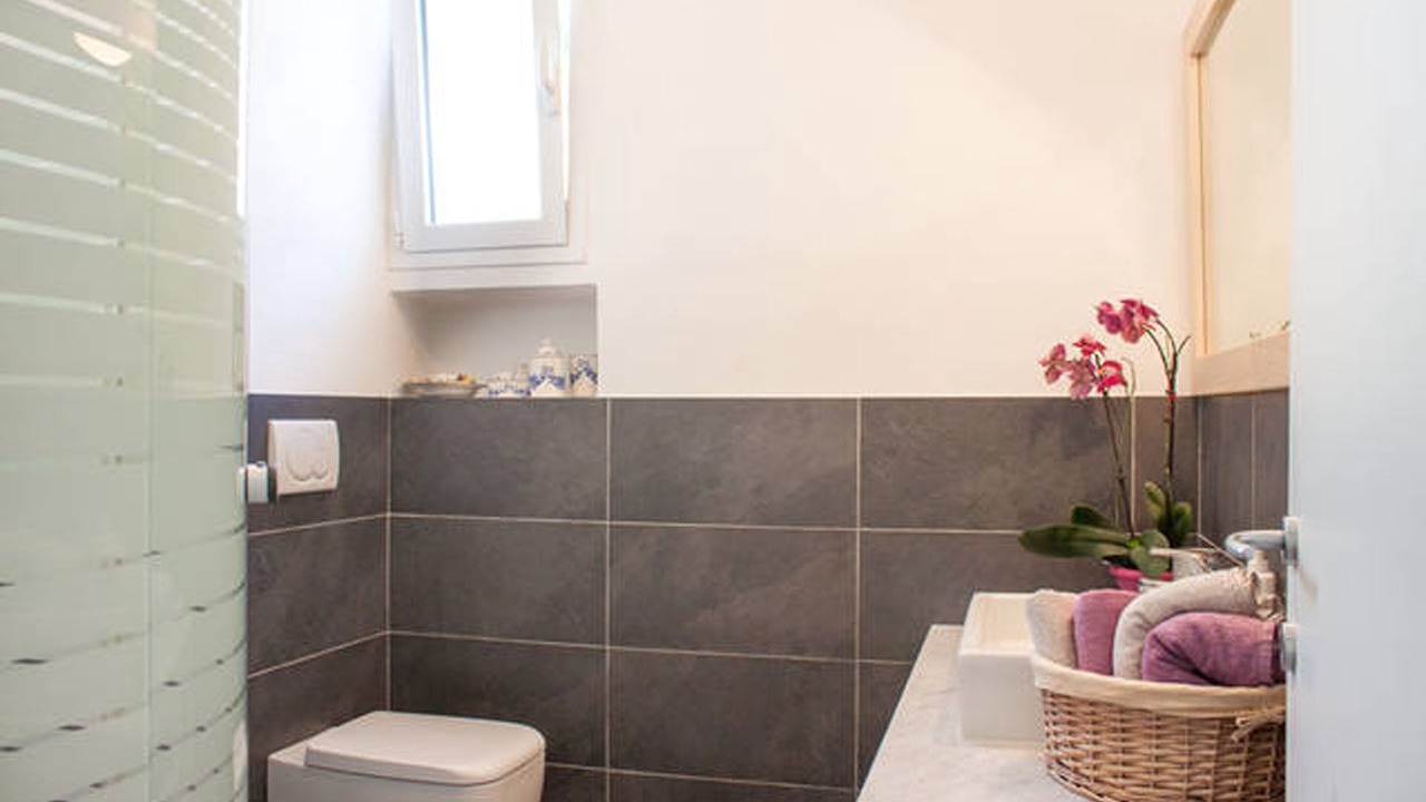 Photo of Bathroom in Barni