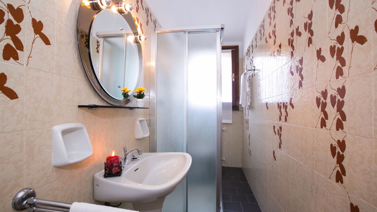 Photo of Bathroom in Cadenabbia