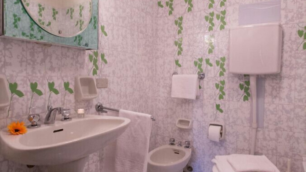 Photo of Bathroom in Cadenabbia