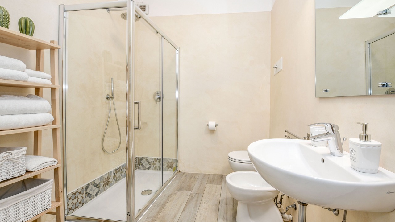 Photo of Bathroom in Desenzano del Garda City Centre