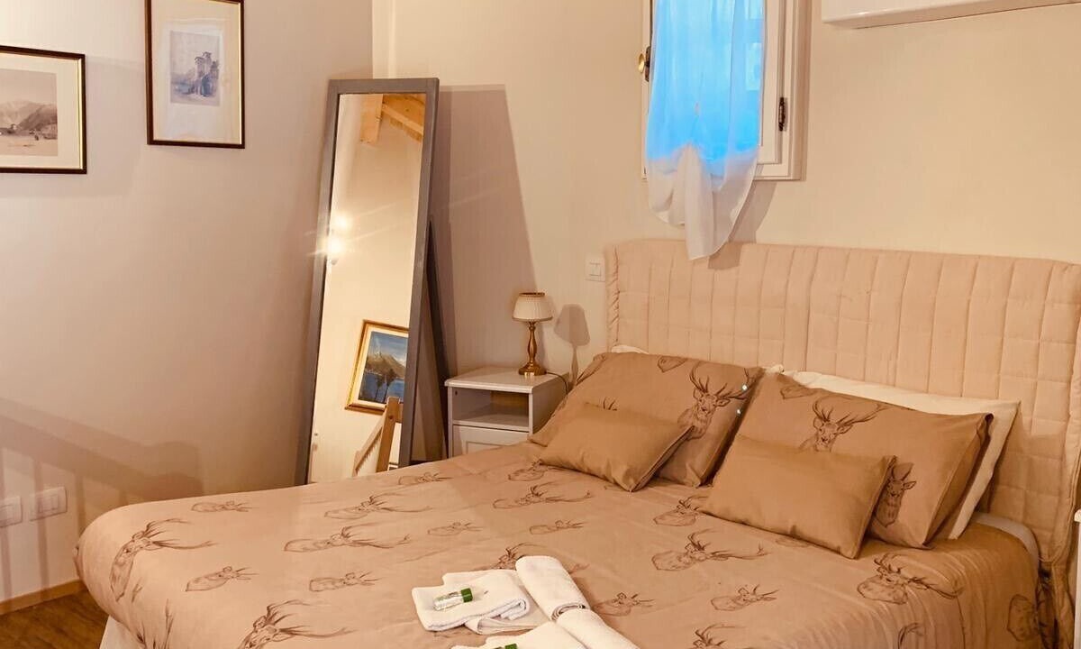 Photo of Bedroom in Torno