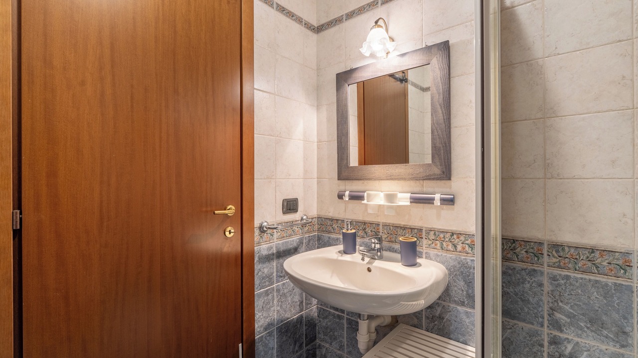 Photo of Bathroom in Colonno