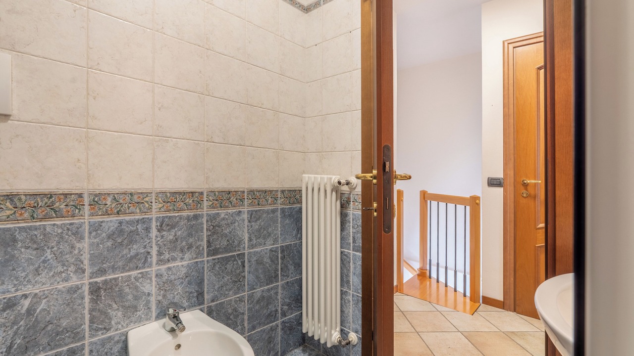 Photo of Bathroom in Colonno