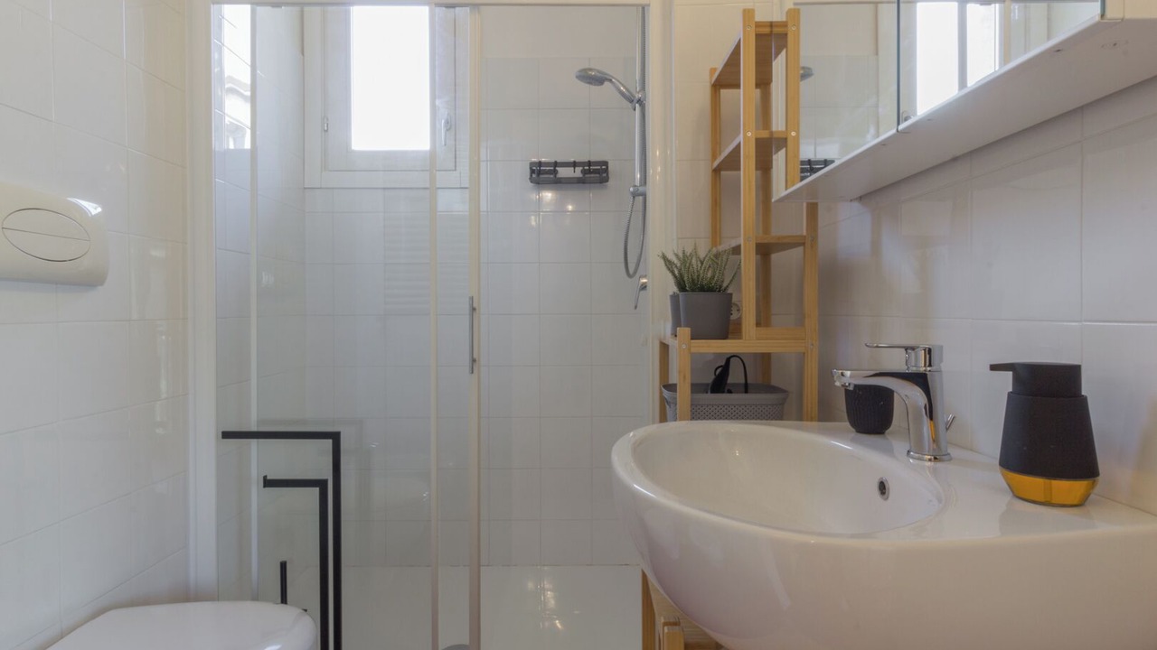Photo of Bathroom in Crema