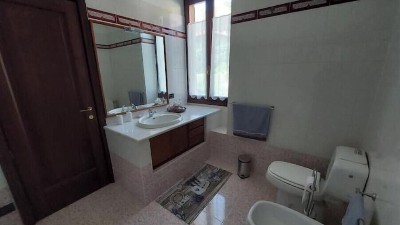 Photo of Bathroom in Comabbio
