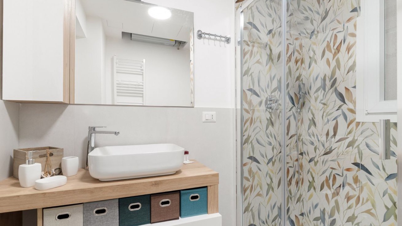 Photo of Bathroom in Tricolore