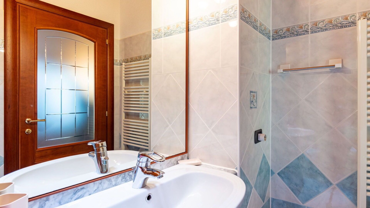 Photo of Bathroom in Corrido