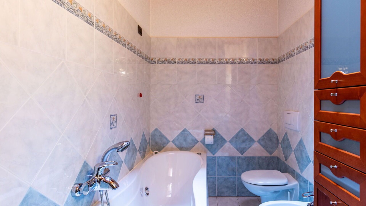 Photo of Bathroom in Corrido