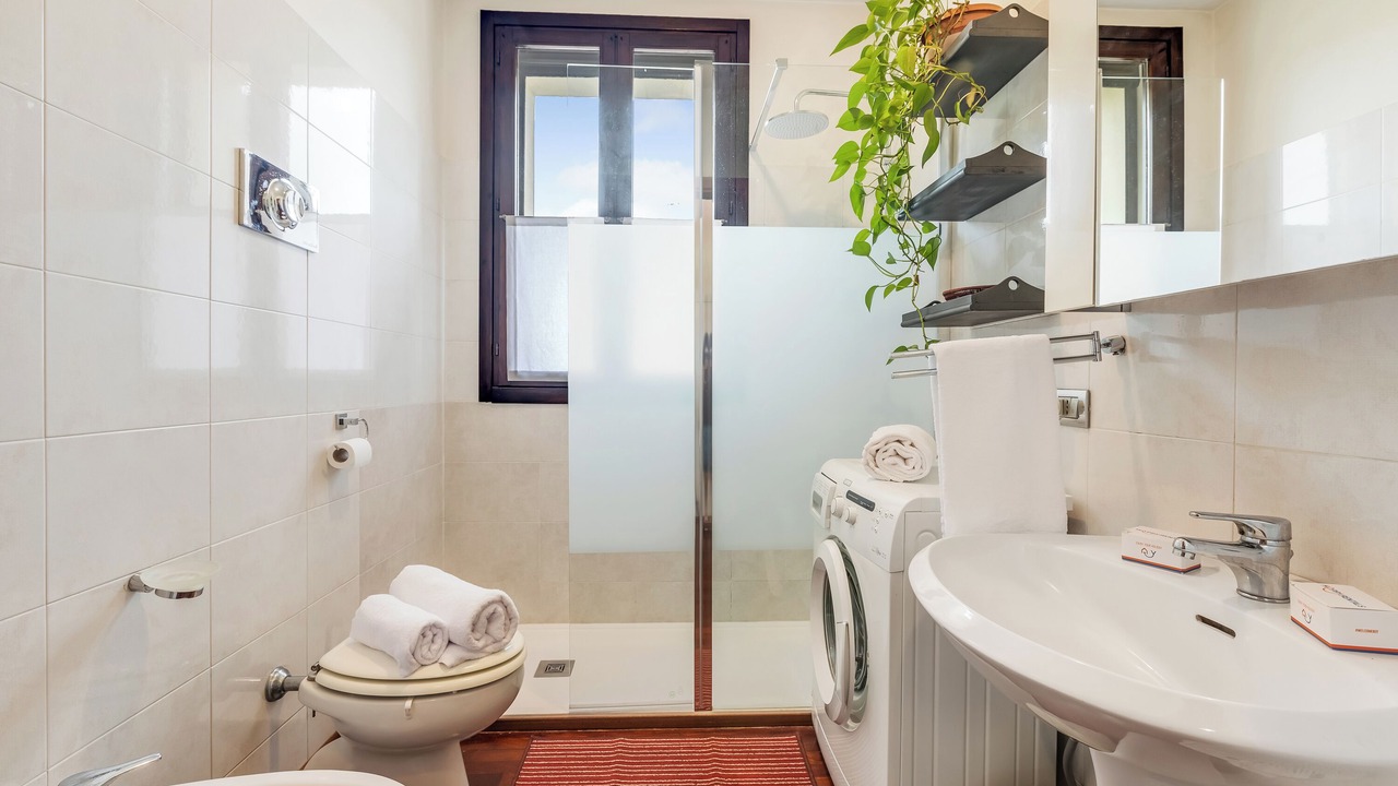Photo of Bathroom in Angera